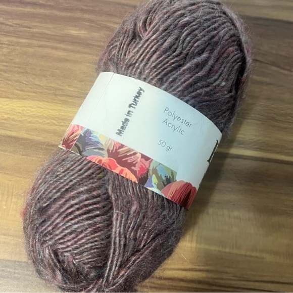 Festival Mix Fiber Yarn - Picture 3 of 4